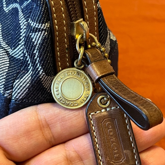 Coach Women’s cosmetic pouch - Picture 2 of 7